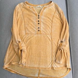 Jane and Delancey yellow long sleeve top